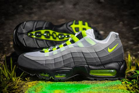 neon groen nike air|nike 95 og neon shoes.